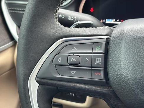 Used 2025 Jeep Grand Cherokee Limited AWD/4WD image 30
