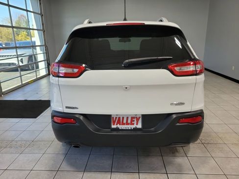 Used 2018 Jeep Cherokee Latitude Plus image 50
