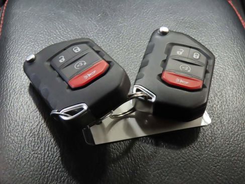 Used 2024 Jeep Wrangler Unlimited Rubicon w/ Convenience Group image 17