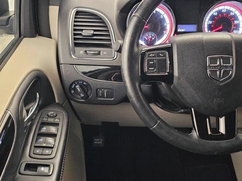 Used 2019 Dodge Grand Caravan SXT FWD image 8