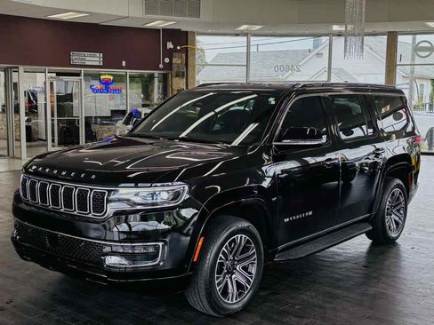Used 2025 Jeep Wagoneer Series II AWD/4WD image 18