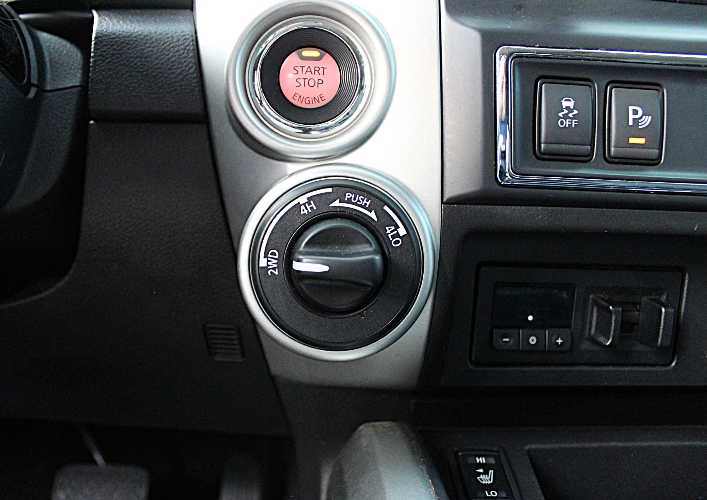 Used 2018 Nissan Titan SL w/ Texas Titan Edition AWD/4WD image 18