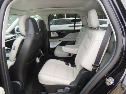 Used 2026 Lincoln Aviator Reserve AWD/4WD image 19