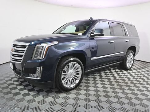 Used 2019 Cadillac Escalade Platinum AWD/4WD image 2