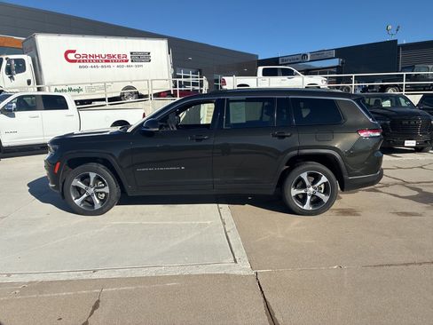 Used 2023 Jeep Grand Cherokee L Limited w/ Luxury Tech Group II image 2