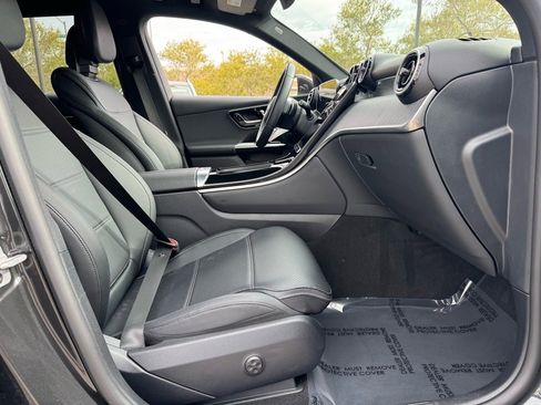 Certified 2025 Mercedes-Benz GLC 300 image 24