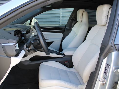 Certified 2024 Porsche Macan 4 Electric image 5