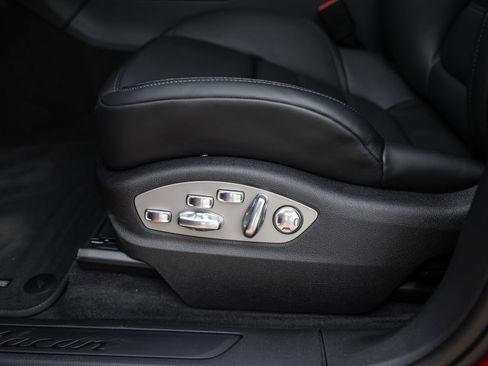 Certified 2025 Porsche Macan AWD/4WD image 15