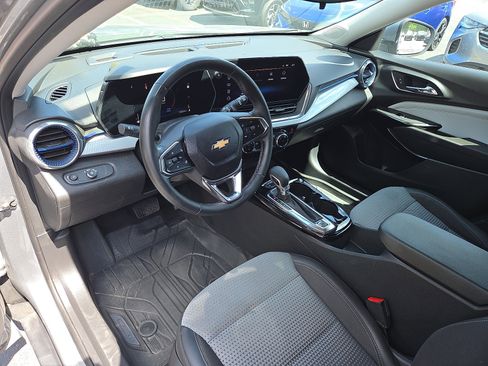 Used 2024 Chevrolet Trax LT w/ Driver Confidence Package FWD image 15
