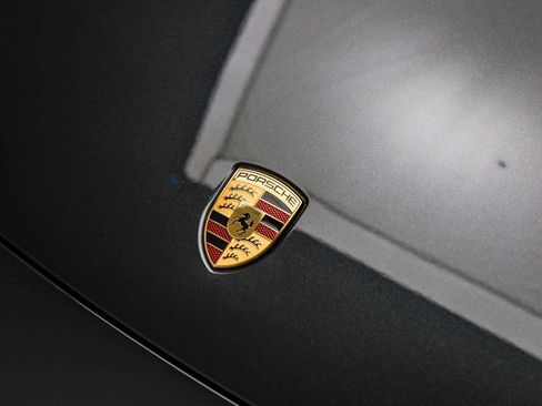 Certified 2025 Porsche Macan Electric image 12