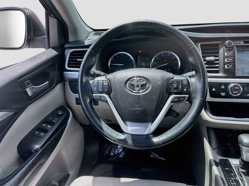 Used 2017 Toyota Highlander XLE FWD image 23