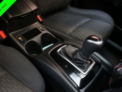 Used 2017 Nissan Rogue SV w/ SV Premium Package image 53