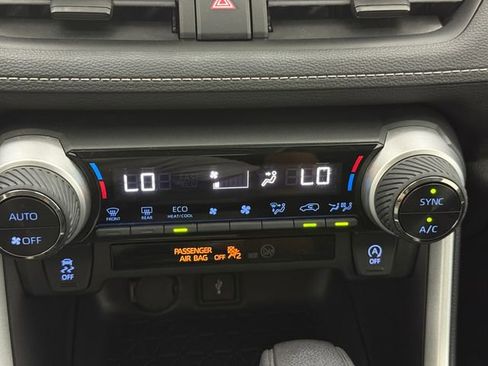 Used 2022 Toyota RAV4 XLE w/ Convenience Package FWD image 18