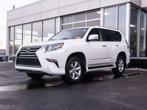 Used 2018 Lexus GX 460 image 3