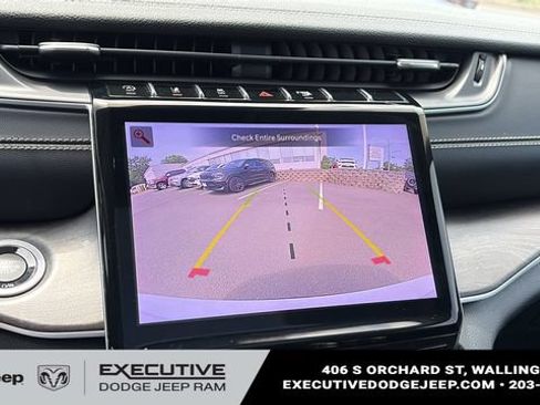 Used 2023 Jeep Grand Cherokee L Limited AWD/4WD image 19