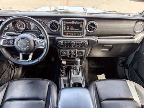 Used 2018 Jeep Wrangler Unlimited Sahara AWD/4WD image 11