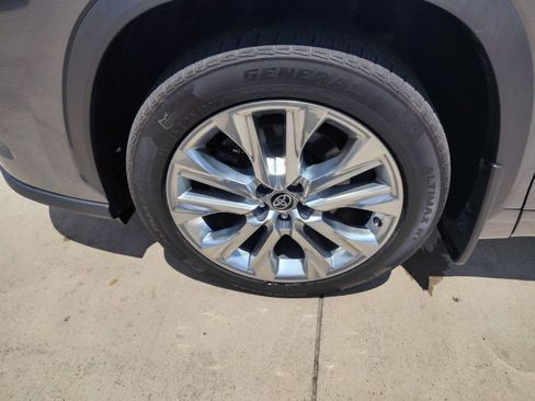 Used 2022 Toyota Highlander Limited AWD/4WD image 17