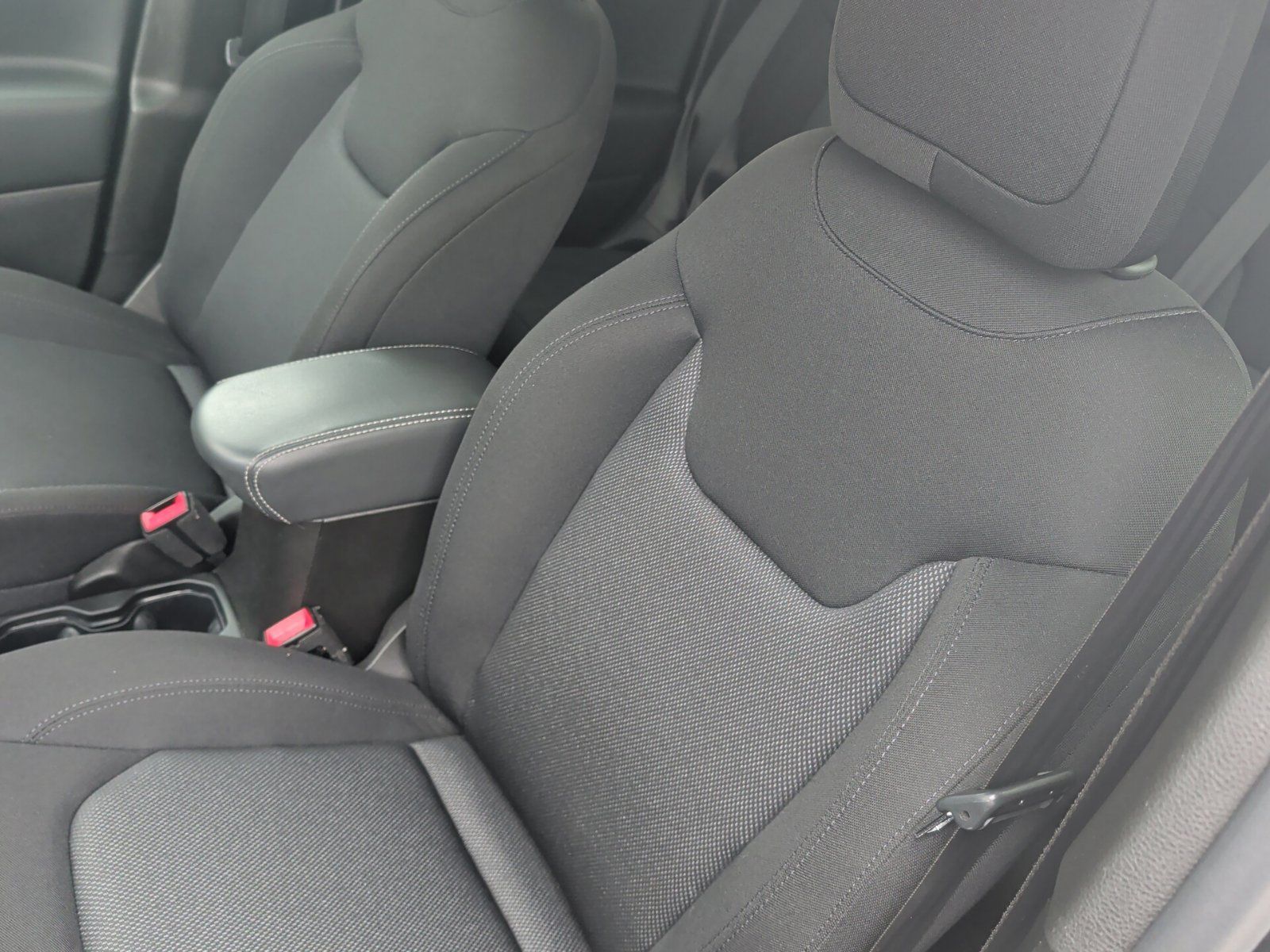 Used 2023 Jeep Renegade Latitude AWD/4WD image 9