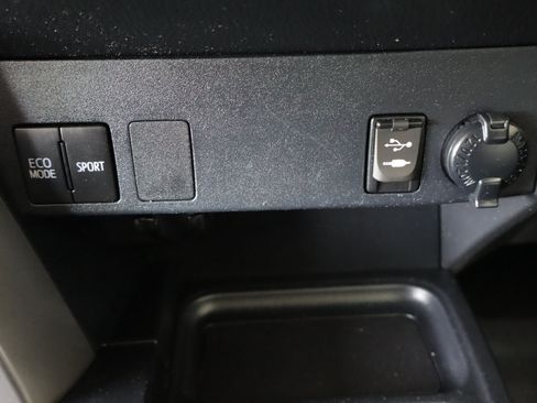 Used 2018 Toyota RAV4 LE w/ All Weather Liner Package AWD/4WD image 14
