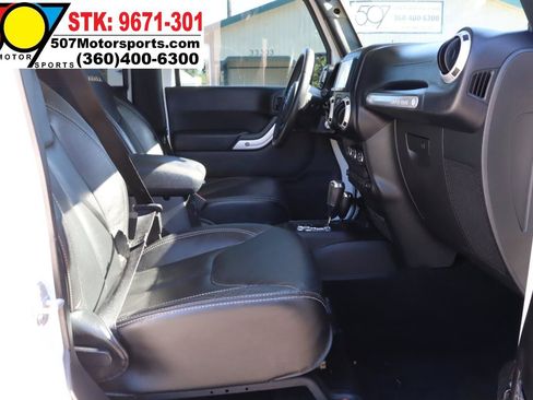 Used 2013 Jeep Wrangler Unlimited Sahara w/ Connectivity Group AWD/4WD image 20