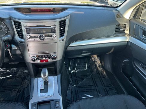 Used 2010 Subaru Outback 2.5i Premium AWD/4WD image 32