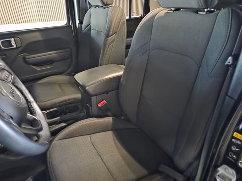 Used 2022 Jeep Gladiator Sport AWD/4WD image 13
