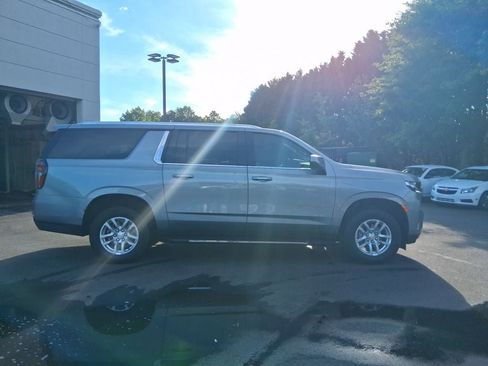 Used 2024 Chevrolet Suburban LS RWD image 2