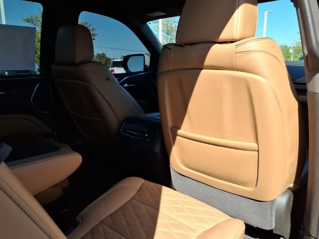 Used 2023 Cadillac Escalade Premium Luxury w/ LPO, Illumination Package AWD/4WD image 22