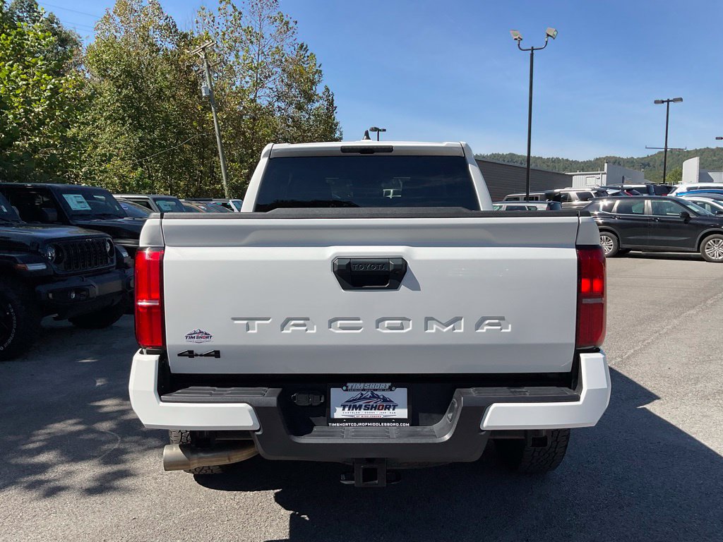 Used 2025 Toyota Tacoma TRD Off-Road AWD/4WD image 5