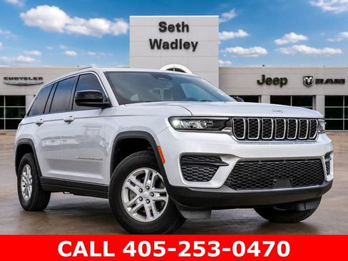 Used 2025 Jeep Grand Cherokee Laredo w/ Luxury Tech Group I AWD/4WD image 44