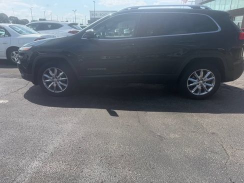 Used 2017 Jeep Cherokee Limited AWD/4WD image 1