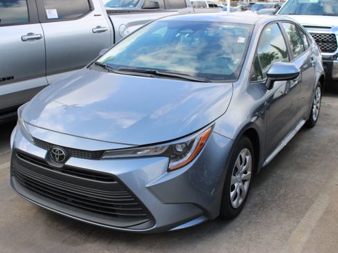 Used 2026 Toyota Corolla LE FWD image 5