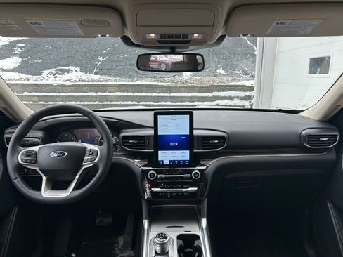 Used 2023 Ford Explorer Limited w/ Limited Technology Package image 10
