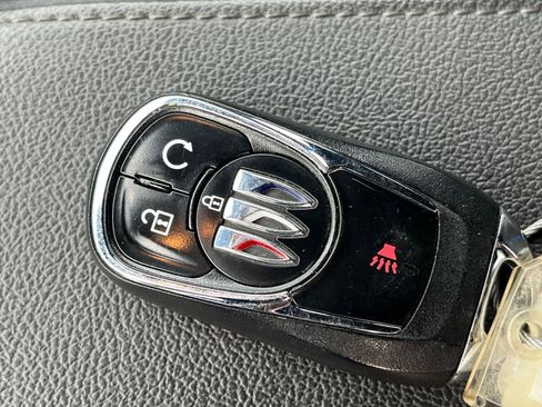 Used 2025 Buick Envista Sport Touring image 22