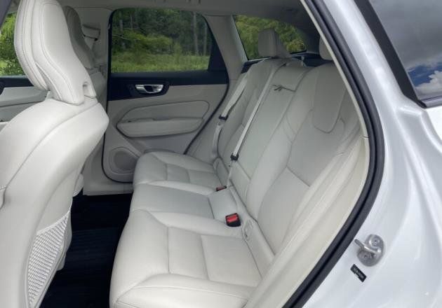 Used 2024 Volvo XC60 B5 Plus w/ Protection Package Premier AWD/4WD image 4