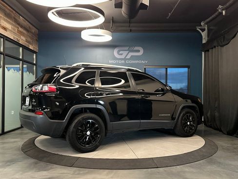 Used 2021 Jeep Cherokee Latitude image 3