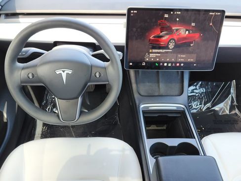 Used 2023 Tesla Model Y Long Range AWD/4WD image 3
