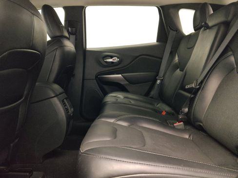 Used 2021 Jeep Cherokee Latitude Lux FWD image 18