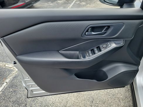 Certified 2025 Nissan Rogue S AWD/4WD image 9