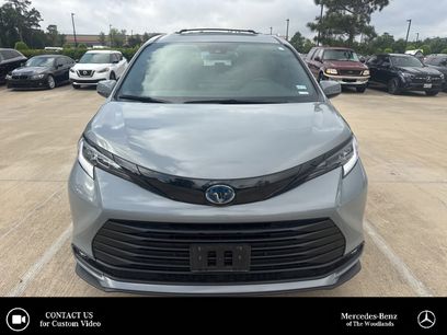 Used 2025 Toyota Sienna XLE Woodland Edition