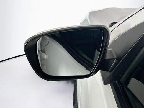 Used 2024 Nissan Frontier SL w/ Technology Package image 16