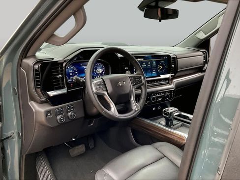 Used 2025 Chevrolet Silverado 1500 LT Trail Boss w/ Convenience Package II AWD/4WD image 17