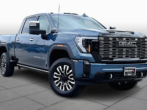 Used 2025 GMC Sierra 2500 Denali Ultimate w/ Max Trailering Package image 3