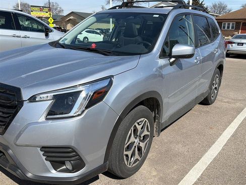 Used 2023 Subaru Forester Premium image 4