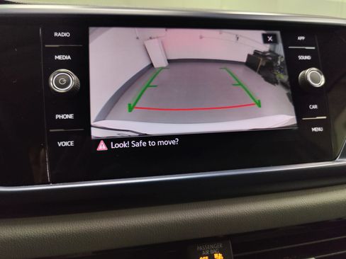 Certified 2023 Volkswagen Taos SE w/ Panoramic Sunroof Package image 22