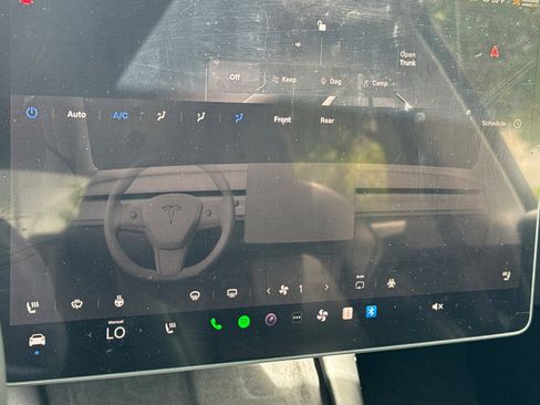 Used 2023 Tesla Model Y Long Range AWD/4WD image 28
