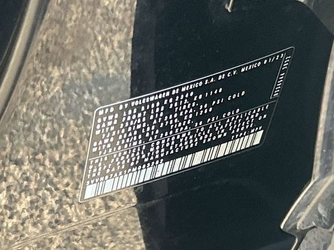 Used 2023 Volkswagen Tiguan SE w/ Panoramic Sunroof Package FWD image 30