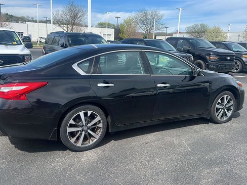Used 2016 Nissan Altima 3.5 SR FWD image 4
