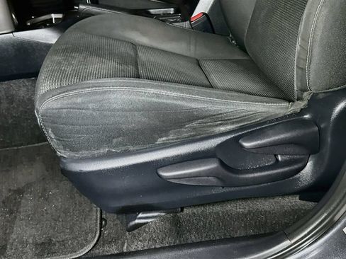 Used 2018 Toyota RAV4 XLE AWD/4WD image 16