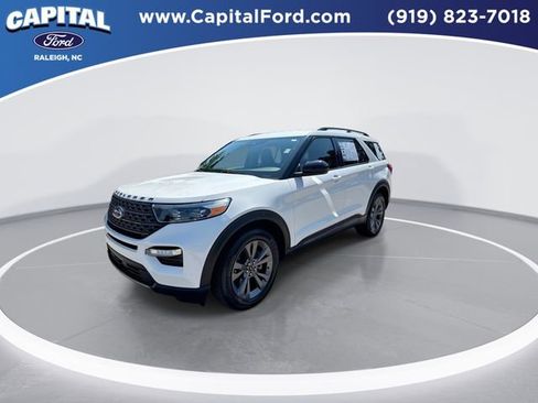 Used 2023 Ford Explorer XLT w/ Equipment Group 202A image 4